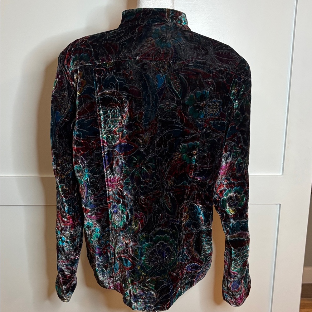 Chico's Vibrant Velvet Jacket size 2 in excellent condition - Picture 6 of 9